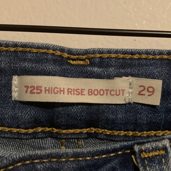 Stylish Blue Flare Women's Levi Jeans - Picture 2 of 5